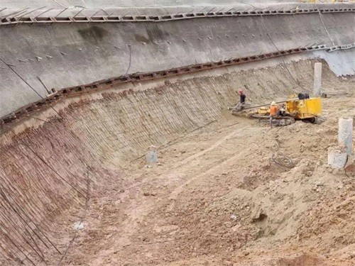 巴里坤基坑边坡加固